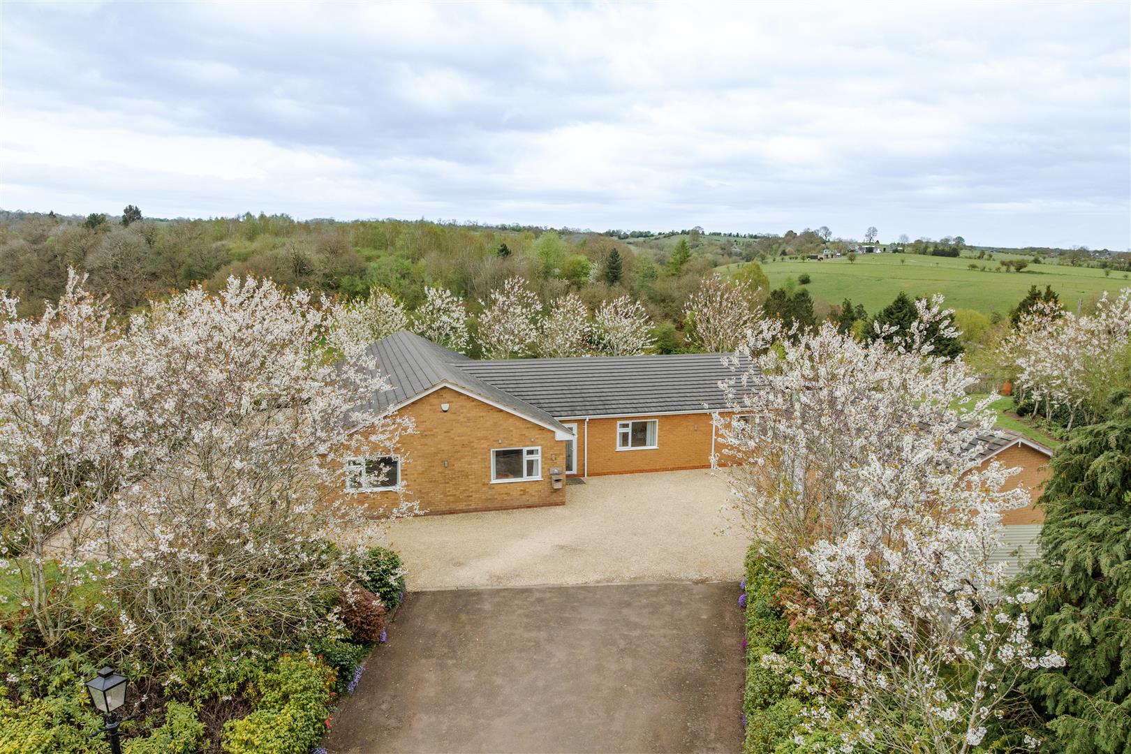 5 bed property in Sandy Lane, Kidderminster